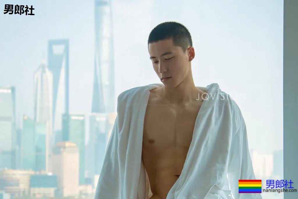 寸头筋肉小奶狗英语老师火遍全网！巨胸翘屁寸头小奶狗，想A！ - 51虹马