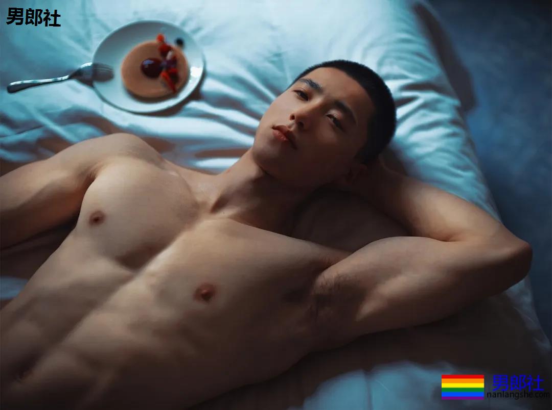 寸头筋肉小奶狗英语老师火遍全网！巨胸翘屁寸头小奶狗，想A！ - 51虹马