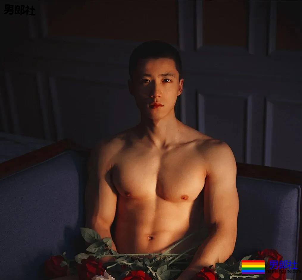 寸头筋肉小奶狗英语老师火遍全网！巨胸翘屁寸头小奶狗，想A！ - 51虹马