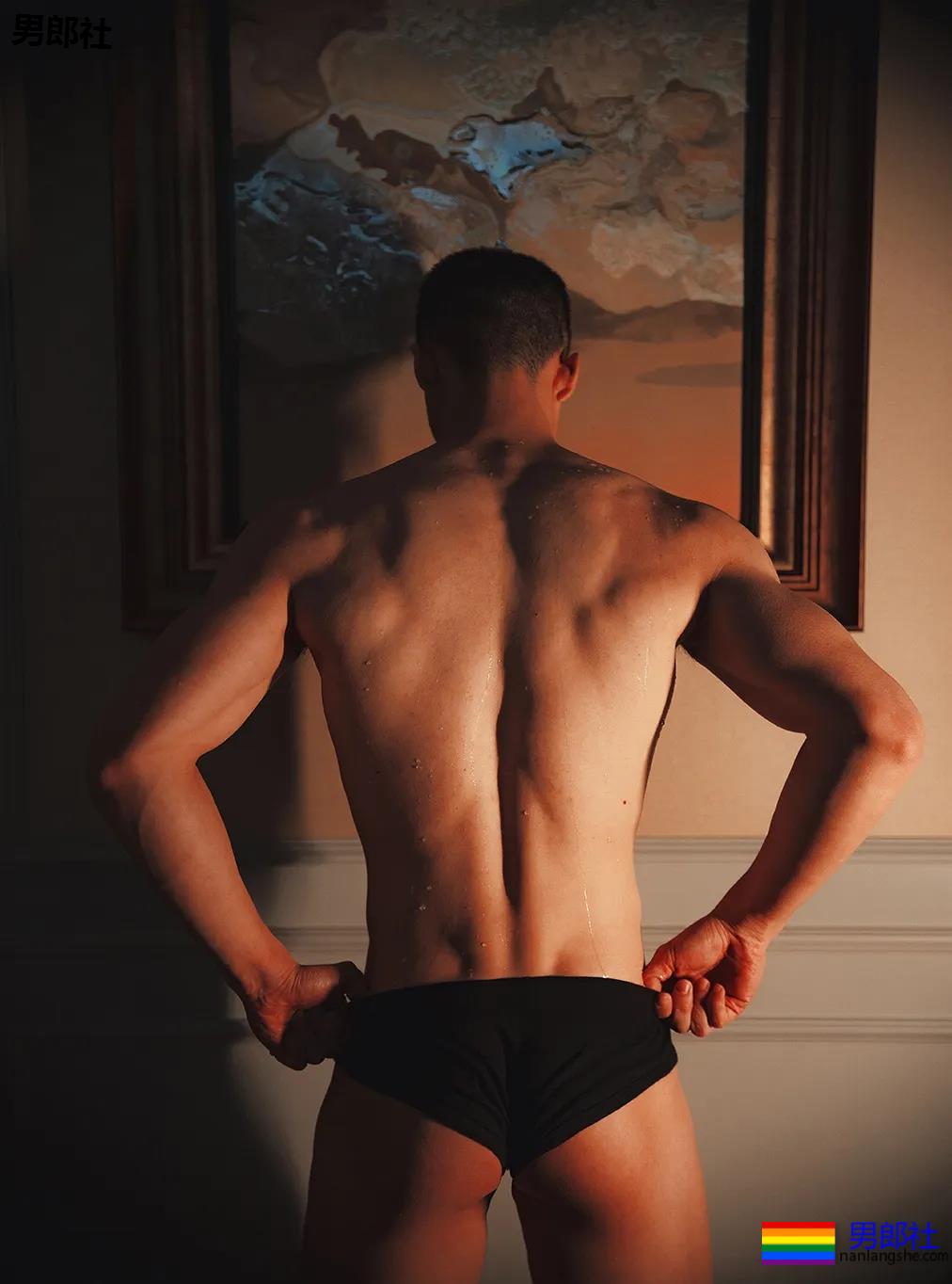 寸头筋肉小奶狗英语老师火遍全网！巨胸翘屁寸头小奶狗，想A！ - 51虹马