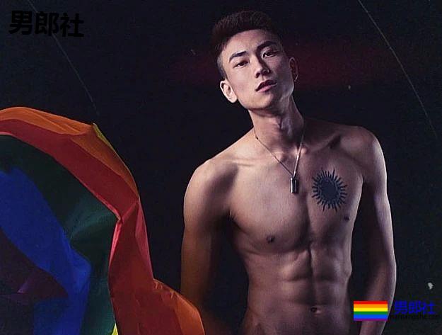 弯弯和导演开拍的GV剧情非常的甜蜜，导演亲自上阵示范，场面是这样的.... - 51虹马