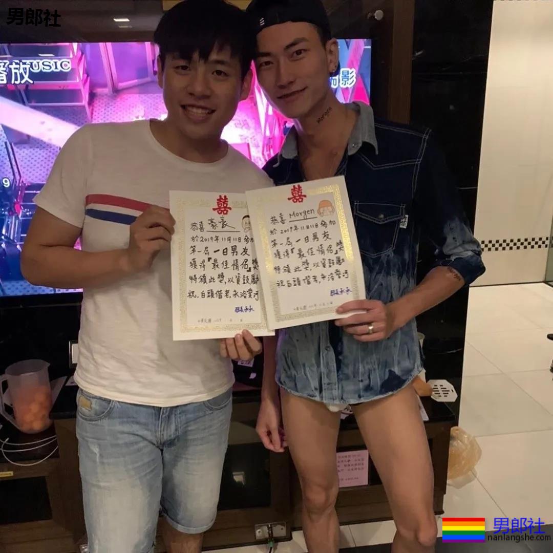 弯弯和导演开拍的GV剧情非常的甜蜜，导演亲自上阵示范，场面是这样的.... - 51虹马