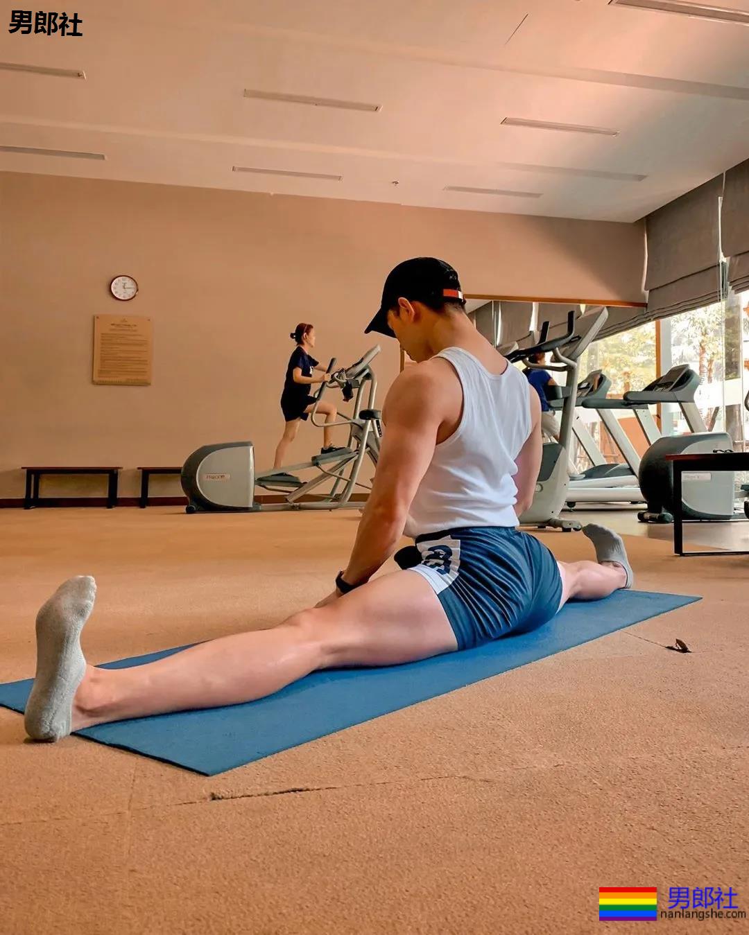 短裤瑜伽教练比毛若懿还软!96年腱子肉小狼狗,好水一翘屁嫩男! - 51虹马 短裤瑜伽教练比毛若懿还软!96年腱子肉小狼狗,好水一翘屁嫩男! - 51虹马