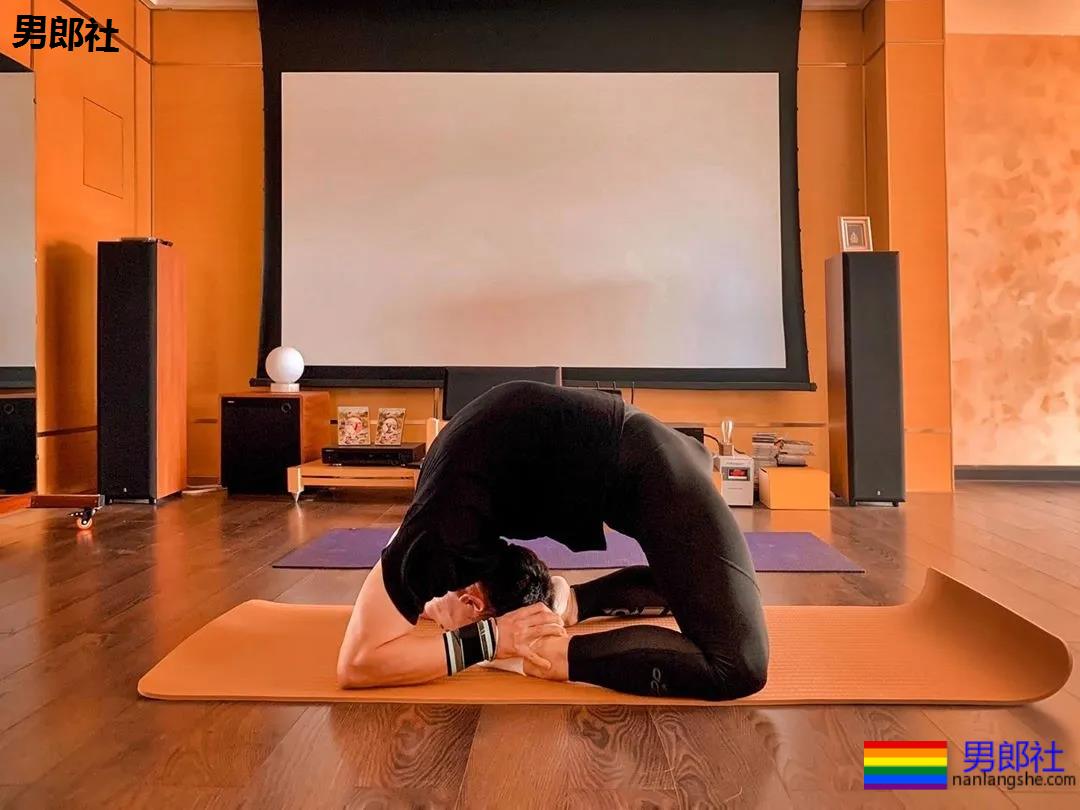 短裤瑜伽教练比毛若懿还软!96年腱子肉小狼狗,好水一翘屁嫩男! - 51虹马 短裤瑜伽教练比毛若懿还软!96年腱子肉小狼狗,好水一翘屁嫩男! - 51虹马