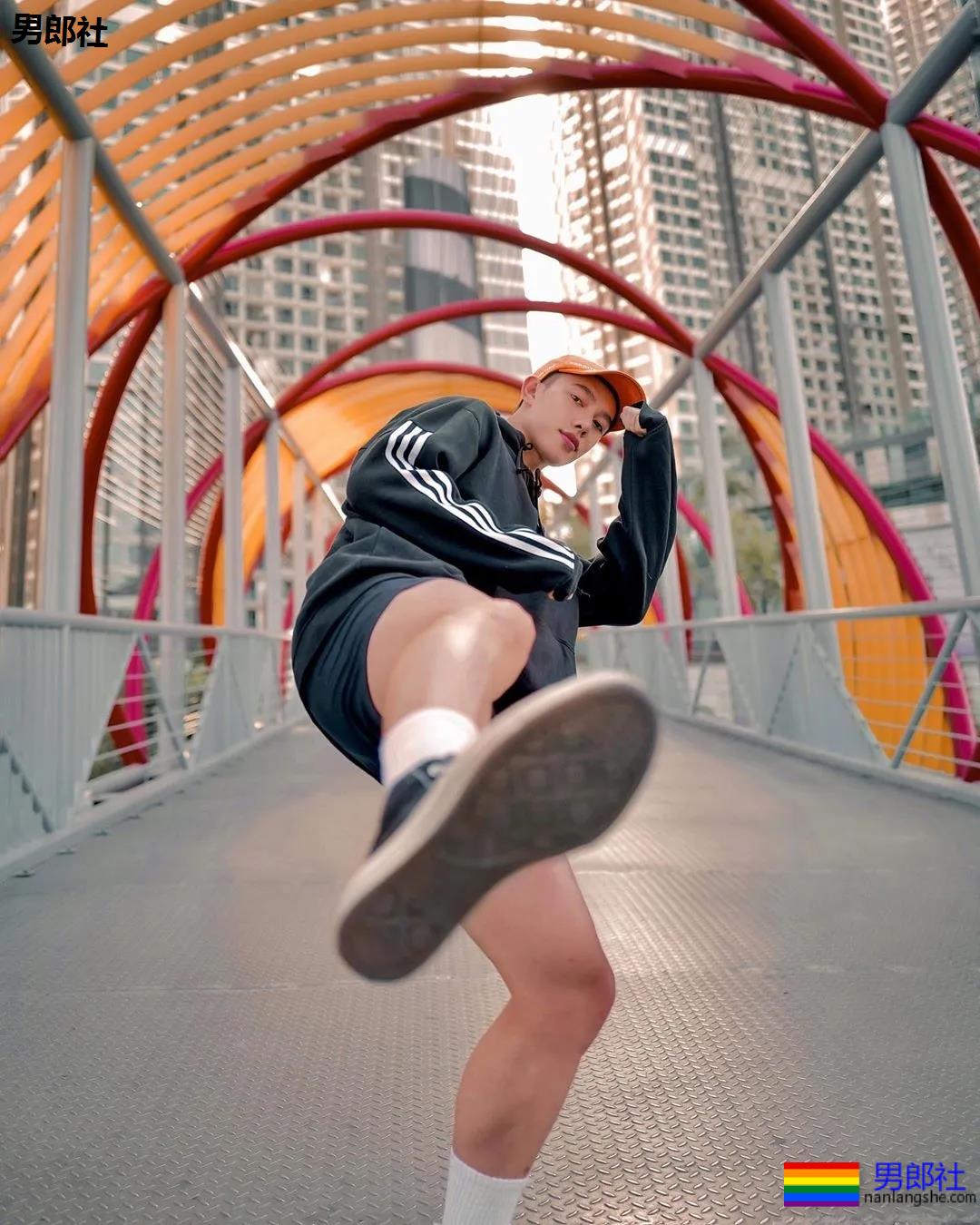 短裤瑜伽教练比毛若懿还软!96年腱子肉小狼狗,好水一翘屁嫩男! - 51虹马 短裤瑜伽教练比毛若懿还软!96年腱子肉小狼狗,好水一翘屁嫩男! - 51虹马