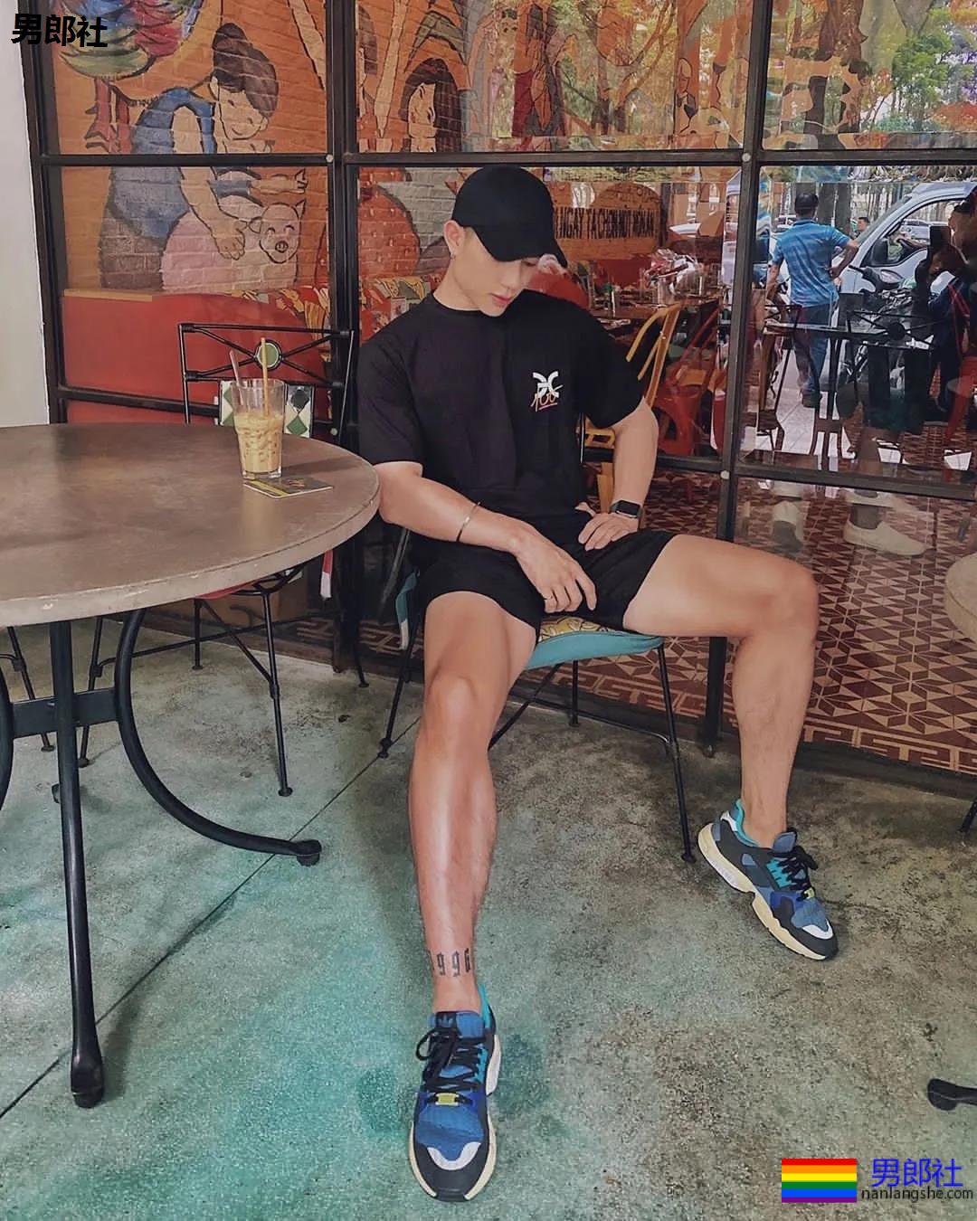 短裤瑜伽教练比毛若懿还软!96年腱子肉小狼狗,好水一翘屁嫩男! - 51虹马 短裤瑜伽教练比毛若懿还软!96年腱子肉小狼狗,好水一翘屁嫩男! - 51虹马