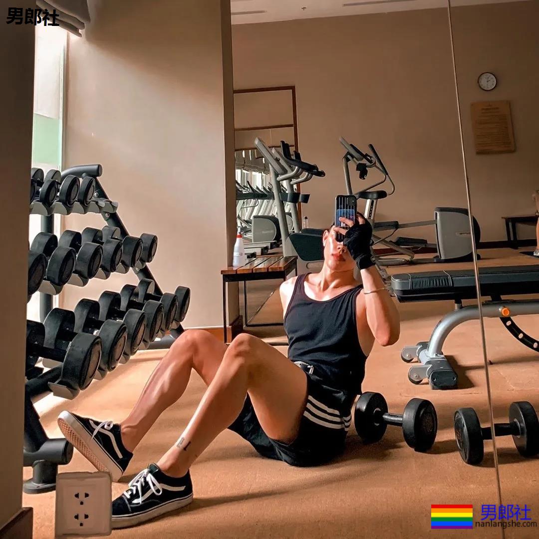 短裤瑜伽教练比毛若懿还软!96年腱子肉小狼狗,好水一翘屁嫩男! - 51虹马 短裤瑜伽教练比毛若懿还软!96年腱子肉小狼狗,好水一翘屁嫩男! - 51虹马