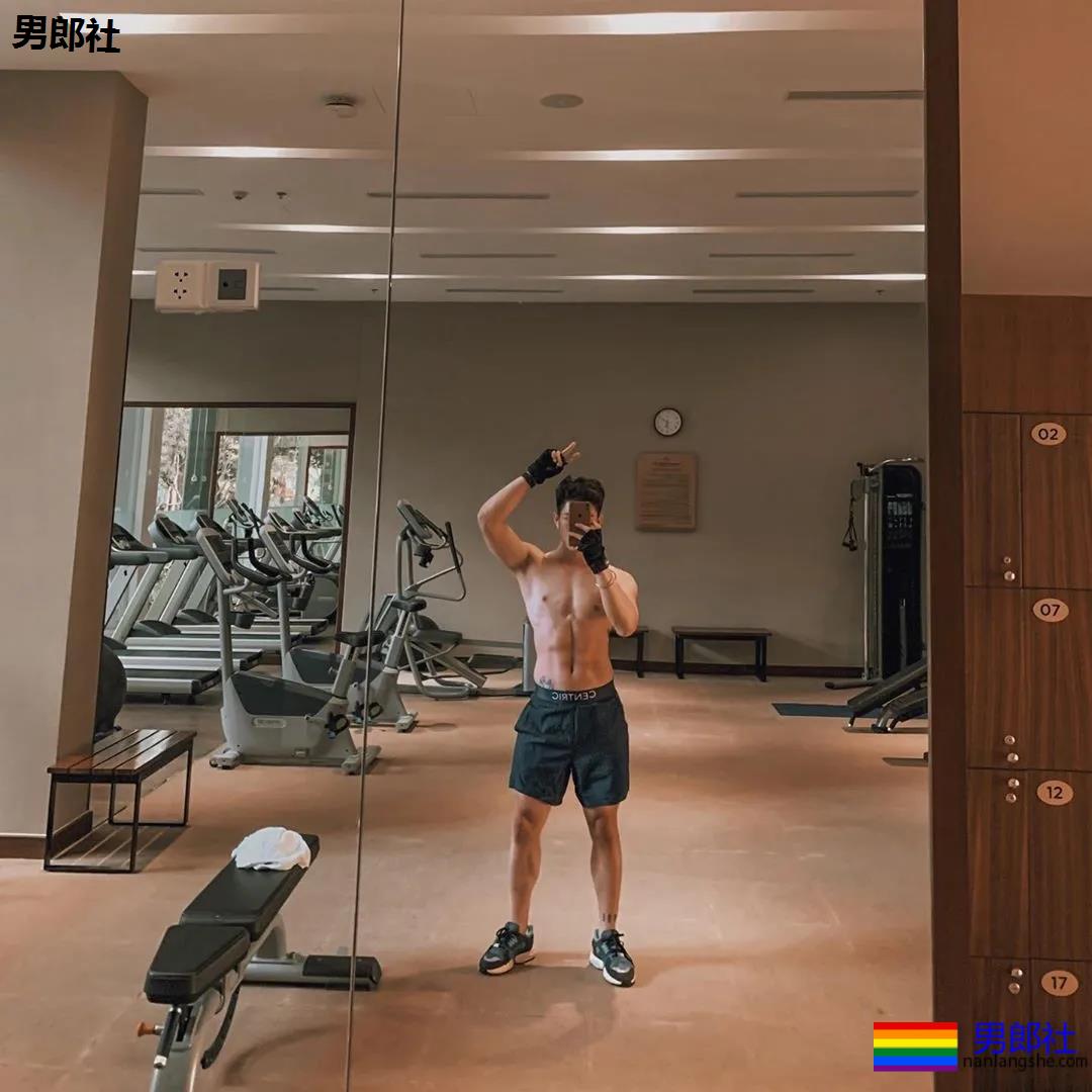 短裤瑜伽教练比毛若懿还软!96年腱子肉小狼狗,好水一翘屁嫩男! - 51虹马 短裤瑜伽教练比毛若懿还软!96年腱子肉小狼狗,好水一翘屁嫩男! - 51虹马