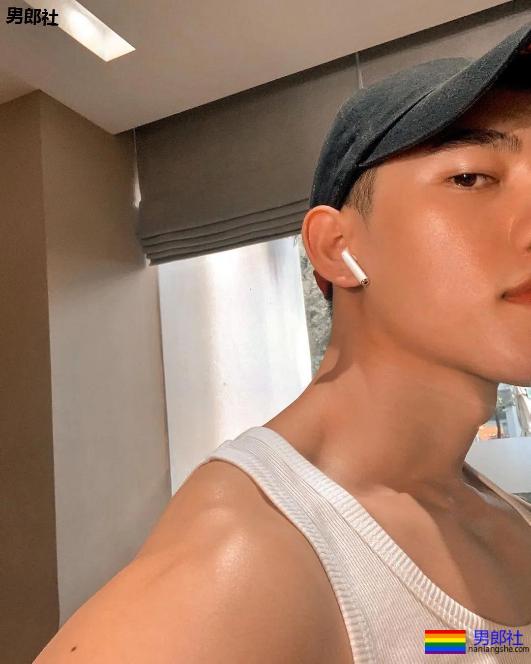 短裤瑜伽教练比毛若懿还软!96年腱子肉小狼狗,好水一翘屁嫩男! - 51虹马 短裤瑜伽教练比毛若懿还软!96年腱子肉小狼狗,好水一翘屁嫩男! - 51虹马