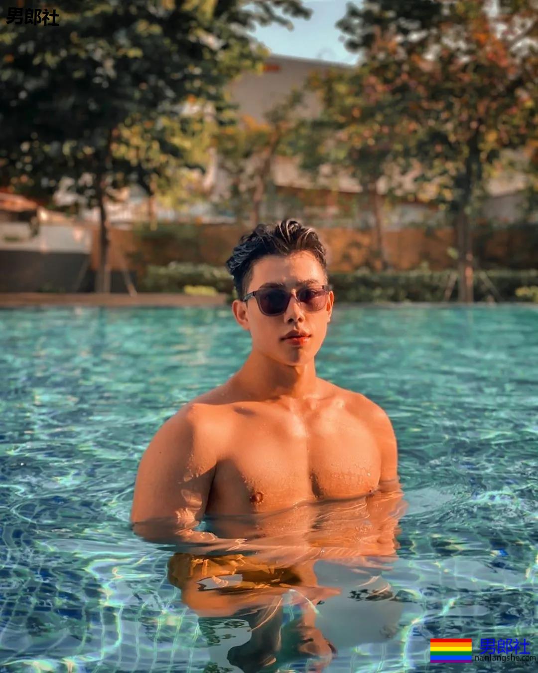 短裤瑜伽教练比毛若懿还软!96年腱子肉小狼狗,好水一翘屁嫩男! - 51虹马 短裤瑜伽教练比毛若懿还软!96年腱子肉小狼狗,好水一翘屁嫩男! - 51虹马