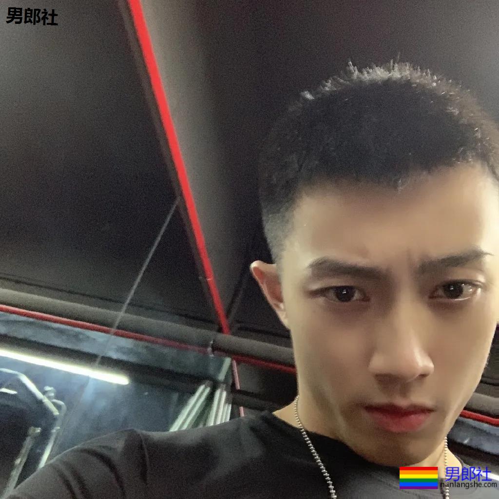 185大长腿退役兵哥，腹肌公狗腰太帅了！ - 51虹马