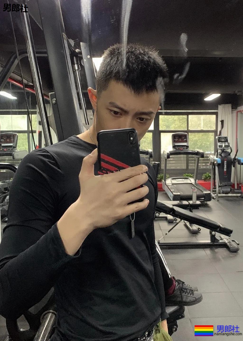 185大长腿退役兵哥，腹肌公狗腰太帅了！ - 51虹马