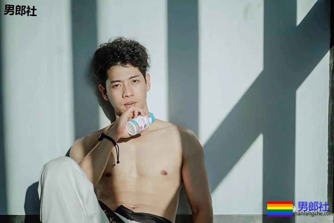 接连被电视台曝视频外泄，被嫌弃鼻子吋呎小还直播秀？ - 51虹马