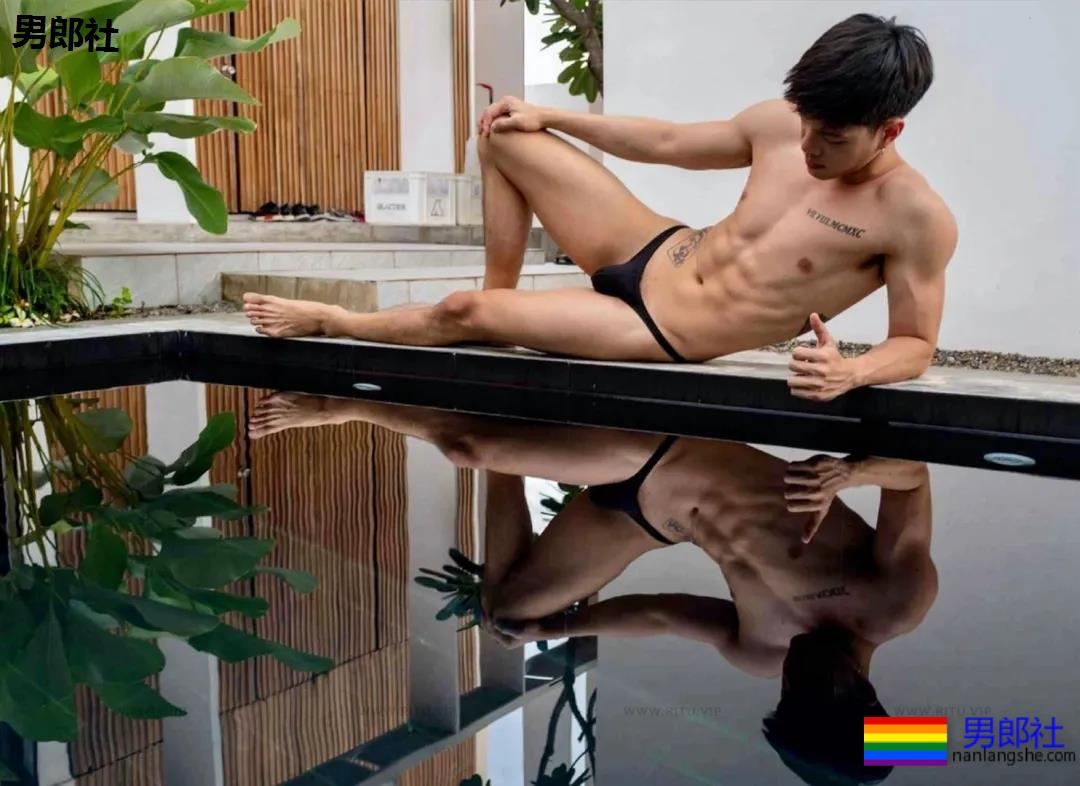 亚裔男模私下拍写真da,散发的荷尔蒙很有魅力,18cm小狼狗。 - 51虹马 亚裔男模私下拍写真da,散发的荷尔蒙很有魅力,18cm小狼狗。 - 51虹马