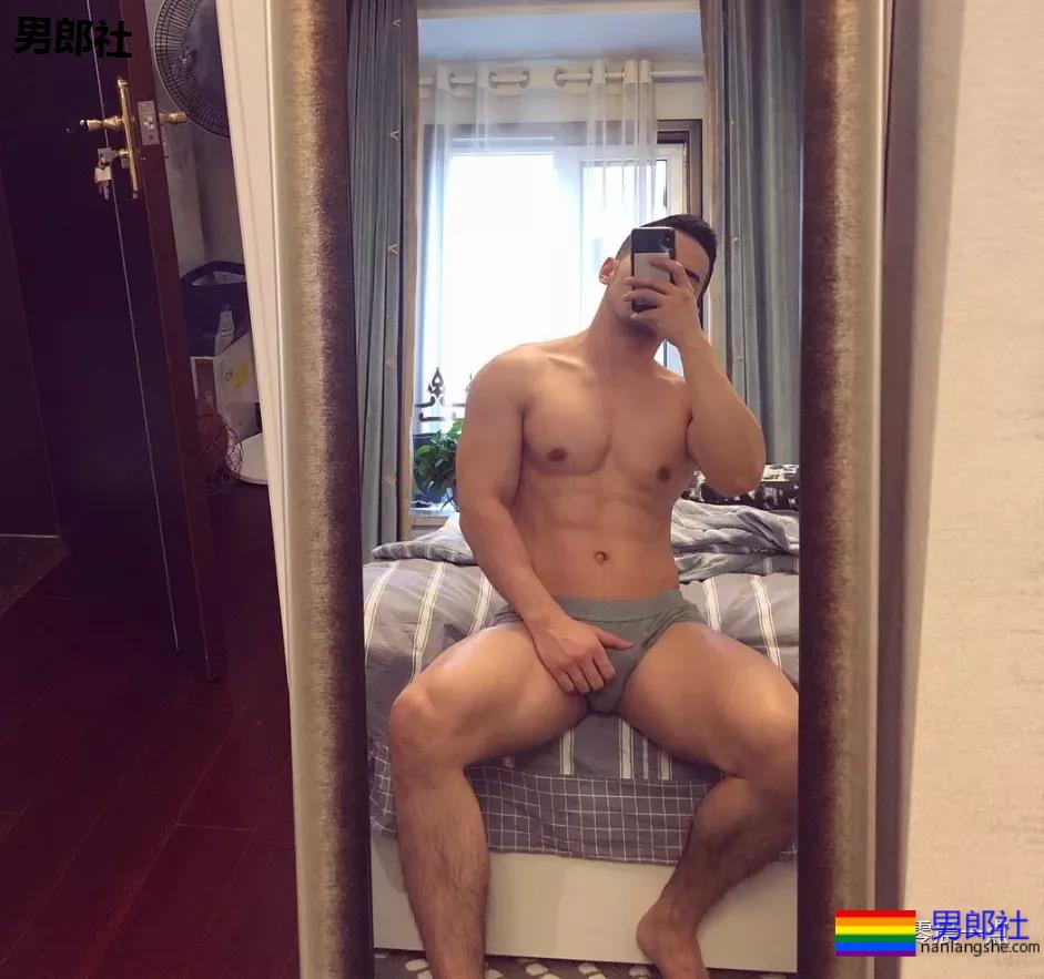 酒后表白直男学长没想到他居然拉我去厕所，菊花一阵痛还挺会。 - 51虹马