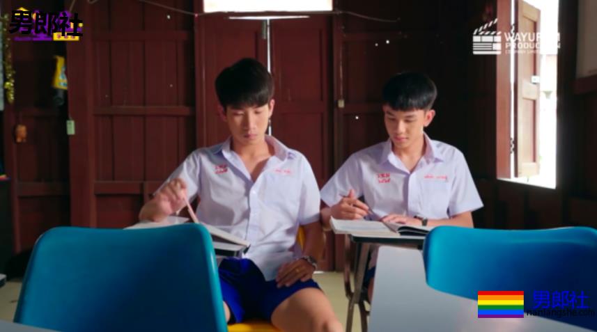 新收：男生厕所隔间里的秘密。。。 - 51虹马