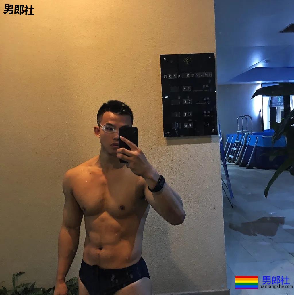 21岁东北肌肉救生员走红，自拍照显惊人实力，想被他救援! - 51虹马