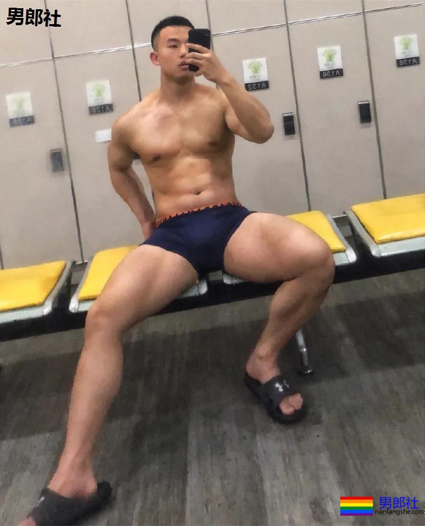 21岁东北肌肉救生员走红，自拍照显惊人实力，想被他救援! - 51虹马