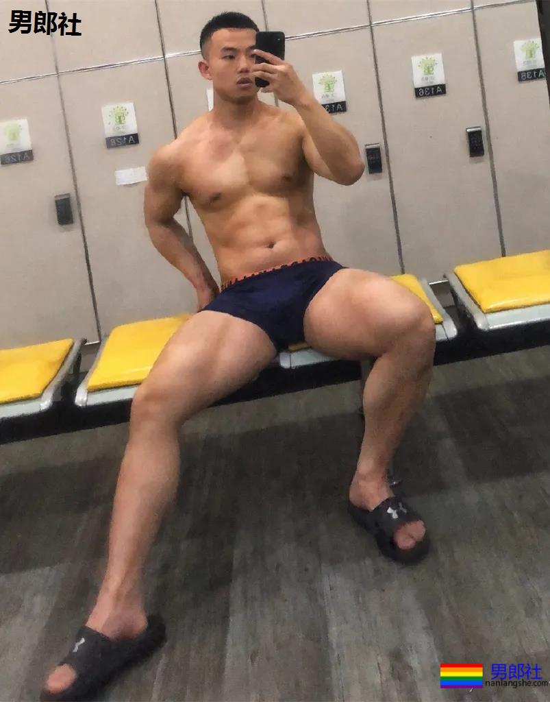 21岁东北肌肉救生员走红，自拍照显惊人实力，想被他救援! - 51虹马