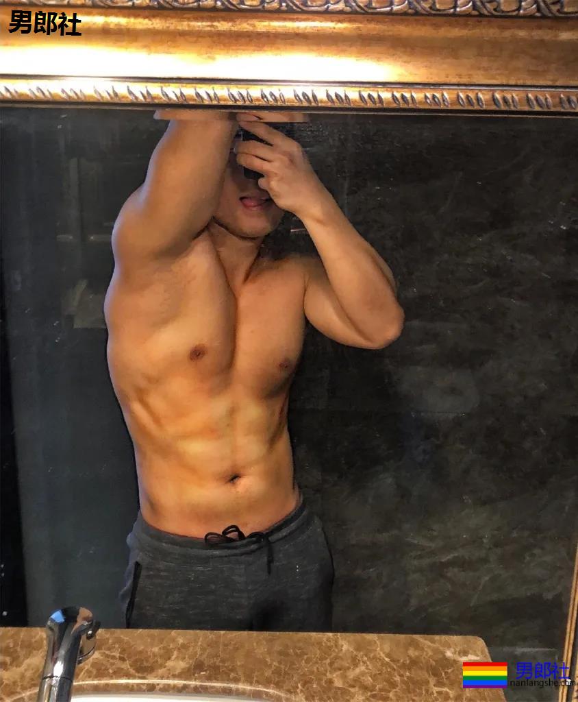 21岁东北肌肉救生员走红，自拍照显惊人实力，想被他救援! - 51虹马