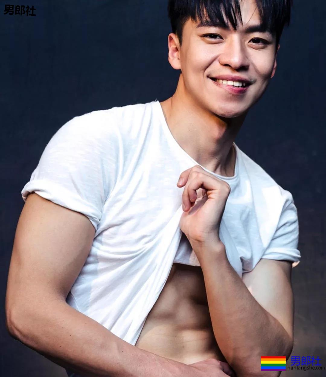 晏人物最新佳作，大鼻子毛发旺盛男模新更照~ - 51虹马