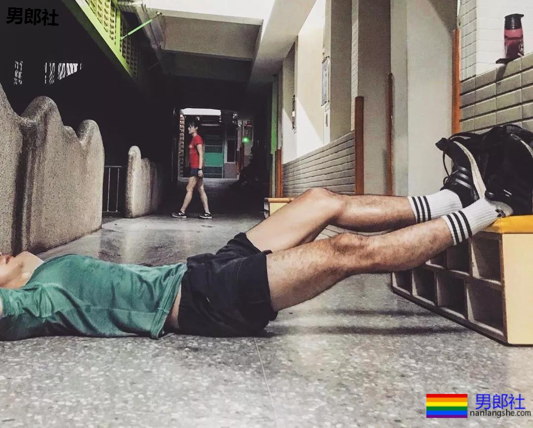 晏人物最新佳作，大鼻子毛发旺盛男模新更照~ - 51虹马