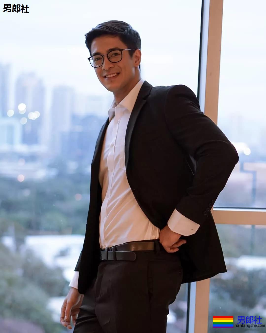 混血熟男被嘲太大,克制欲望6年的他终于翻身了! - 51虹马 混血熟男被嘲太大,克制欲望6年的他终于翻身了! - 51虹马