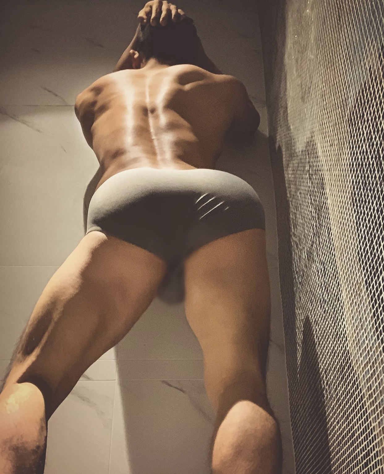 一个有蜜桃臀的男人 - 51虹马 一个有蜜桃臀的男人 - 51虹马