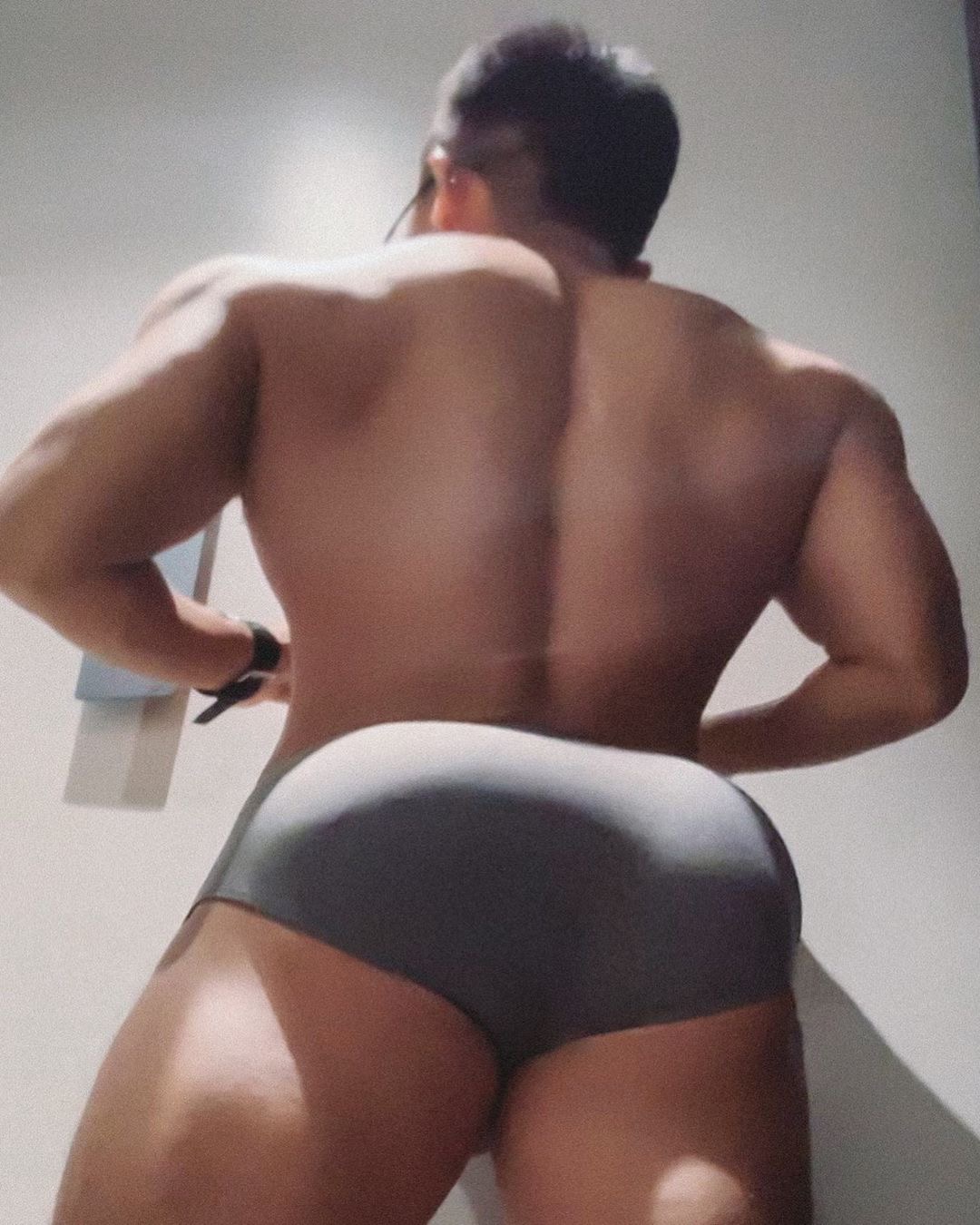 一个有蜜桃臀的男人 - 51虹马 一个有蜜桃臀的男人 - 51虹马