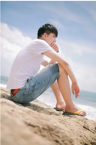 帅哥入住旅店感觉屁股疼，竟是被同房间男子药迷性侵… - 51虹马