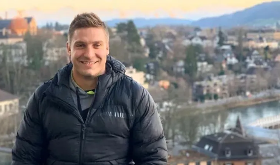 瑞士首位职业运动员知名摔角手出柜 - 51虹马