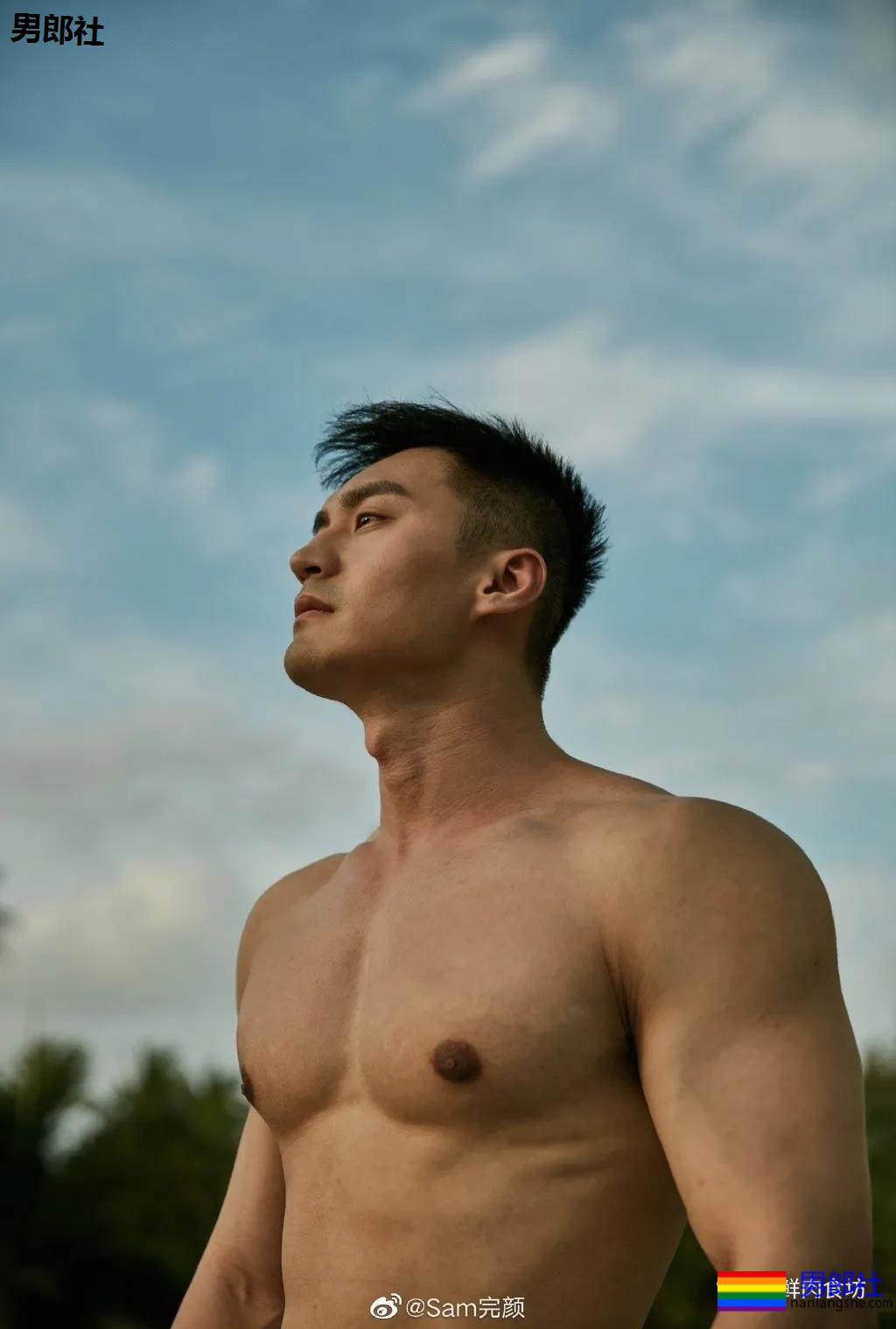 北外红泳裤小哥走红，这身材也太绝了！ - 51虹马