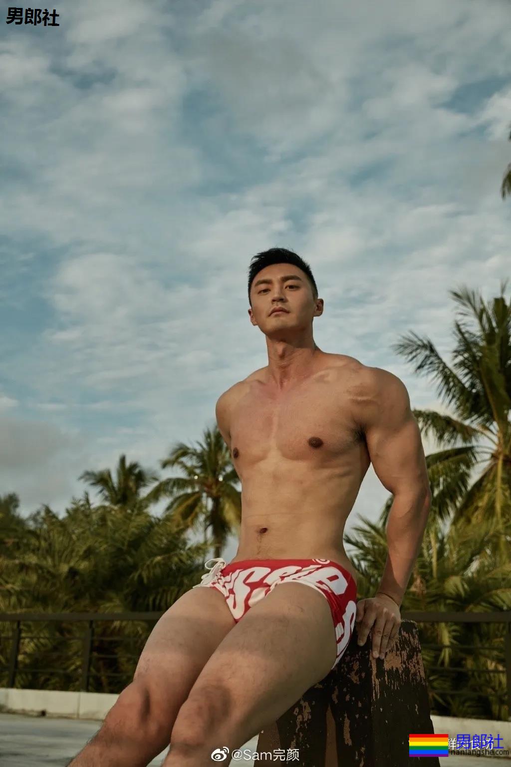 北外红泳裤小哥走红，这身材也太绝了！ - 51虹马