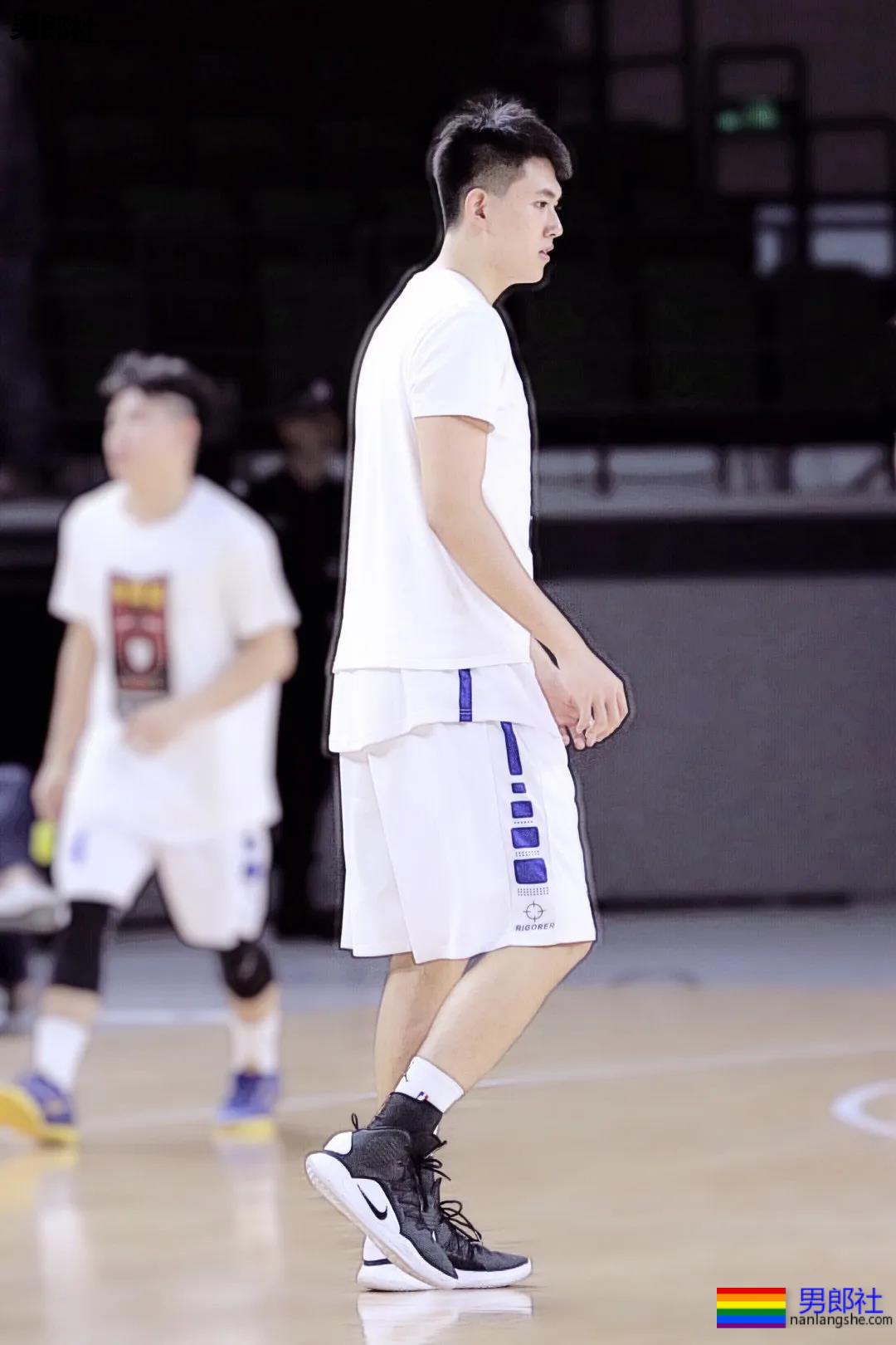 00后汕大篮球体育生校草,2米03长腿大鼻子,这个直男奶凶! - 51虹马 00后汕大篮球体育生校草,2米03长腿大鼻子,这个直男奶凶! - 51虹马