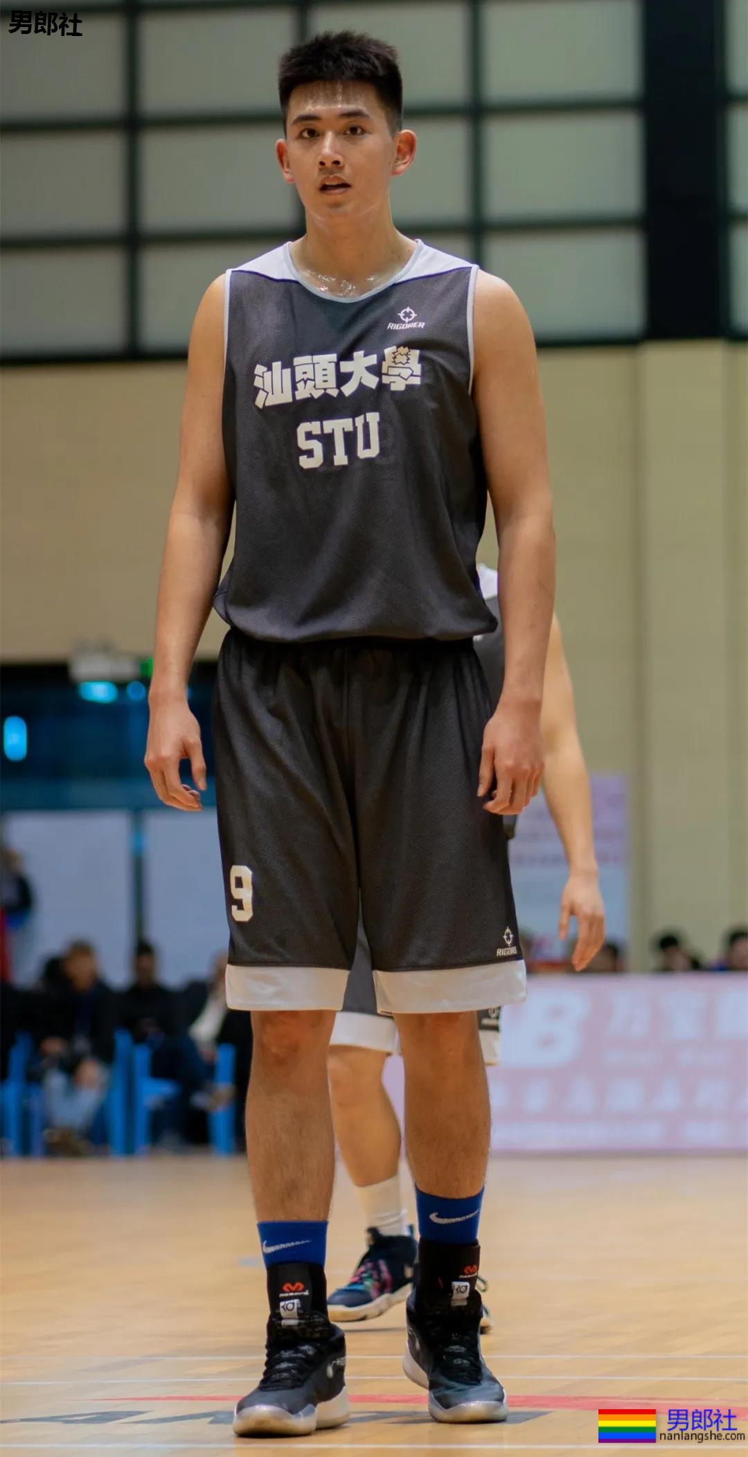 00后汕大篮球体育生校草,2米03长腿大鼻子,这个直男奶凶! - 51虹马 00后汕大篮球体育生校草,2米03长腿大鼻子,这个直男奶凶! - 51虹马