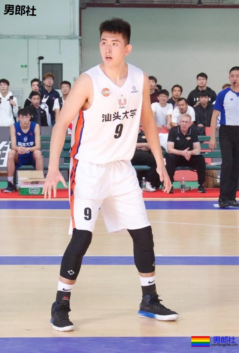 00后汕大篮球体育生校草,2米03长腿大鼻子,这个直男奶凶! - 51虹马 00后汕大篮球体育生校草,2米03长腿大鼻子,这个直男奶凶! - 51虹马