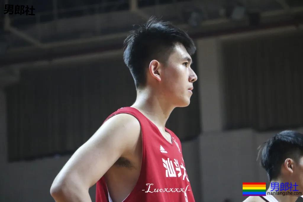 00后汕大篮球体育生校草,2米03长腿大鼻子,这个直男奶凶! - 51虹马 00后汕大篮球体育生校草,2米03长腿大鼻子,这个直男奶凶! - 51虹马