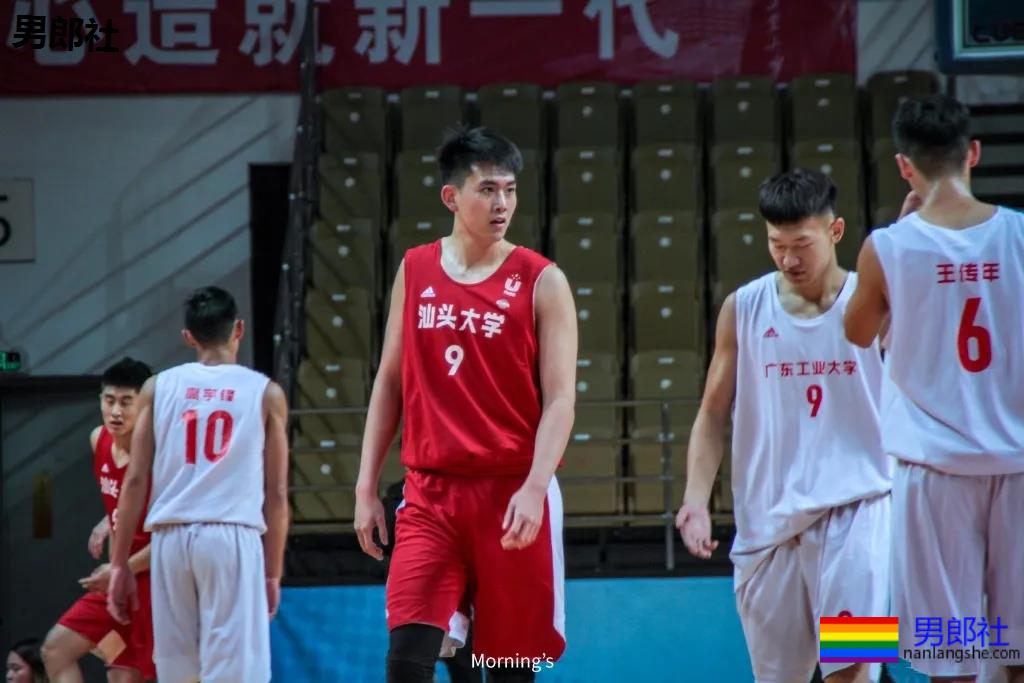 00后汕大篮球体育生校草,2米03长腿大鼻子,这个直男奶凶! - 51虹马 00后汕大篮球体育生校草,2米03长腿大鼻子,这个直男奶凶! - 51虹马