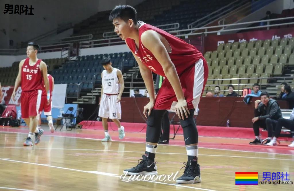 00后汕大篮球体育生校草,2米03长腿大鼻子,这个直男奶凶! - 51虹马 00后汕大篮球体育生校草,2米03长腿大鼻子,这个直男奶凶! - 51虹马