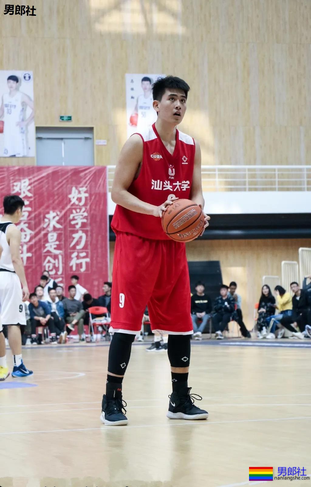 00后汕大篮球体育生校草,2米03长腿大鼻子,这个直男奶凶! - 51虹马 00后汕大篮球体育生校草,2米03长腿大鼻子,这个直男奶凶! - 51虹马