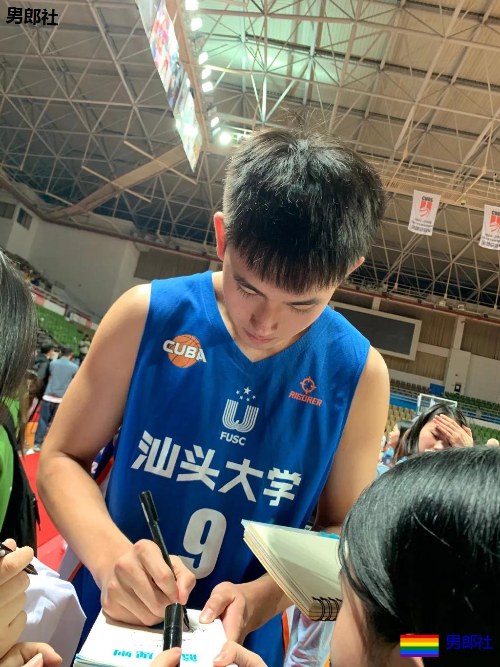 00后汕大篮球体育生校草,2米03长腿大鼻子,这个直男奶凶! - 51虹马 00后汕大篮球体育生校草,2米03长腿大鼻子,这个直男奶凶! - 51虹马