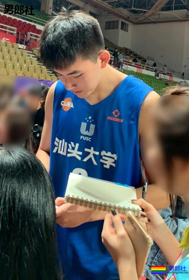 00后汕大篮球体育生校草,2米03长腿大鼻子,这个直男奶凶! - 51虹马 00后汕大篮球体育生校草,2米03长腿大鼻子,这个直男奶凶! - 51虹马