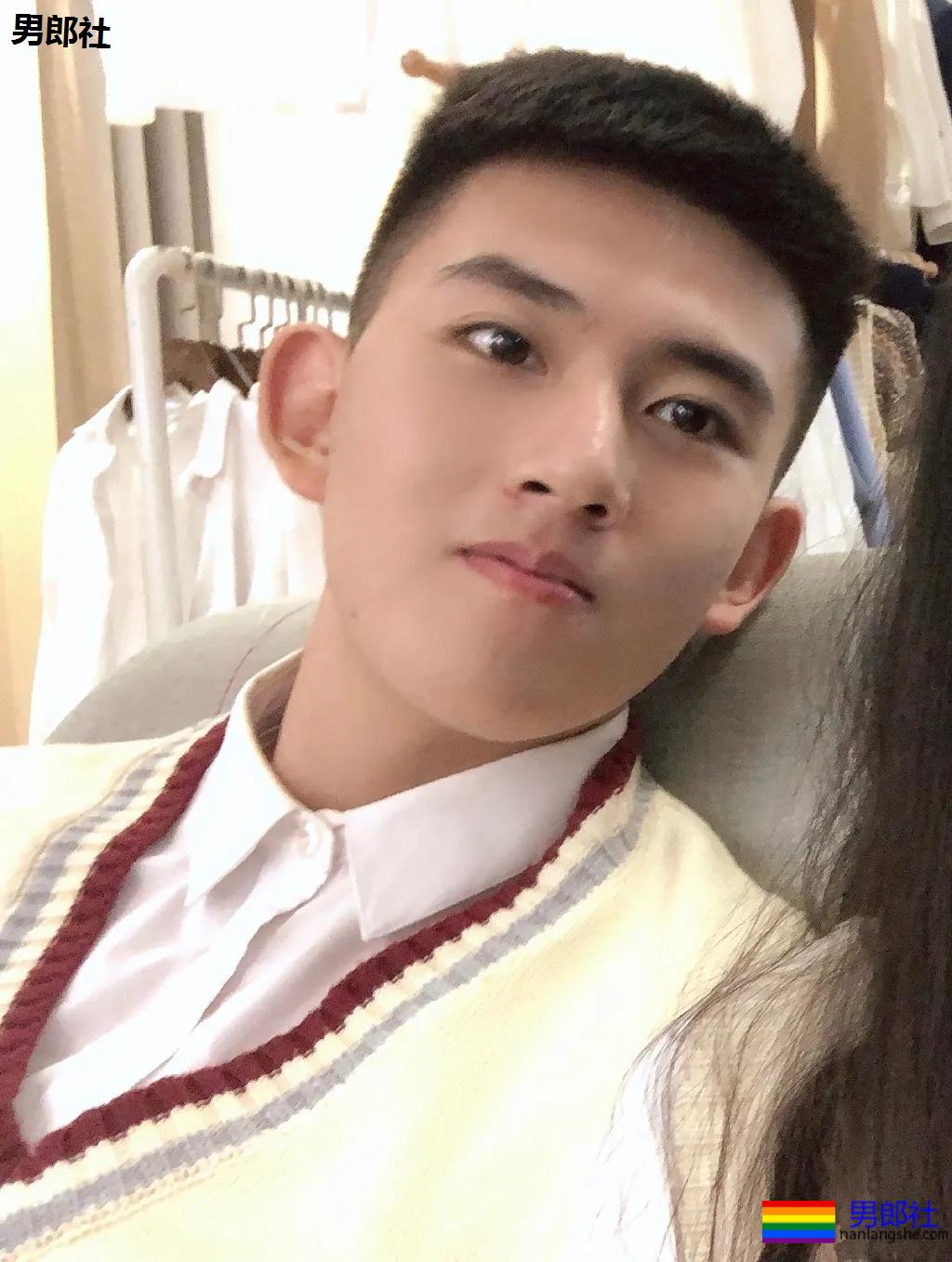 00后汕大篮球体育生校草,2米03长腿大鼻子,这个直男奶凶! - 51虹马 00后汕大篮球体育生校草,2米03长腿大鼻子,这个直男奶凶! - 51虹马