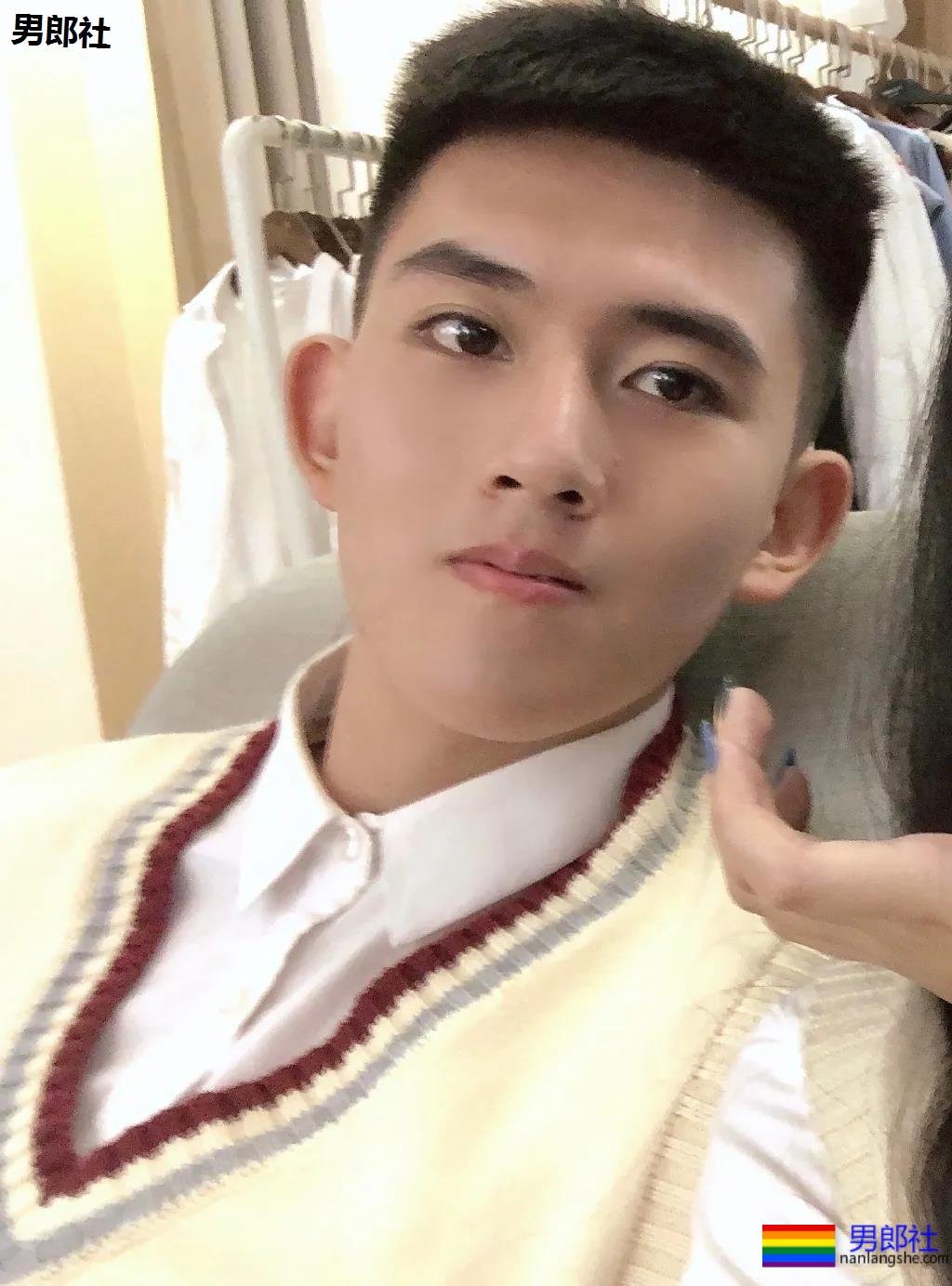 00后汕大篮球体育生校草,2米03长腿大鼻子,这个直男奶凶! - 51虹马 00后汕大篮球体育生校草,2米03长腿大鼻子,这个直男奶凶! - 51虹马