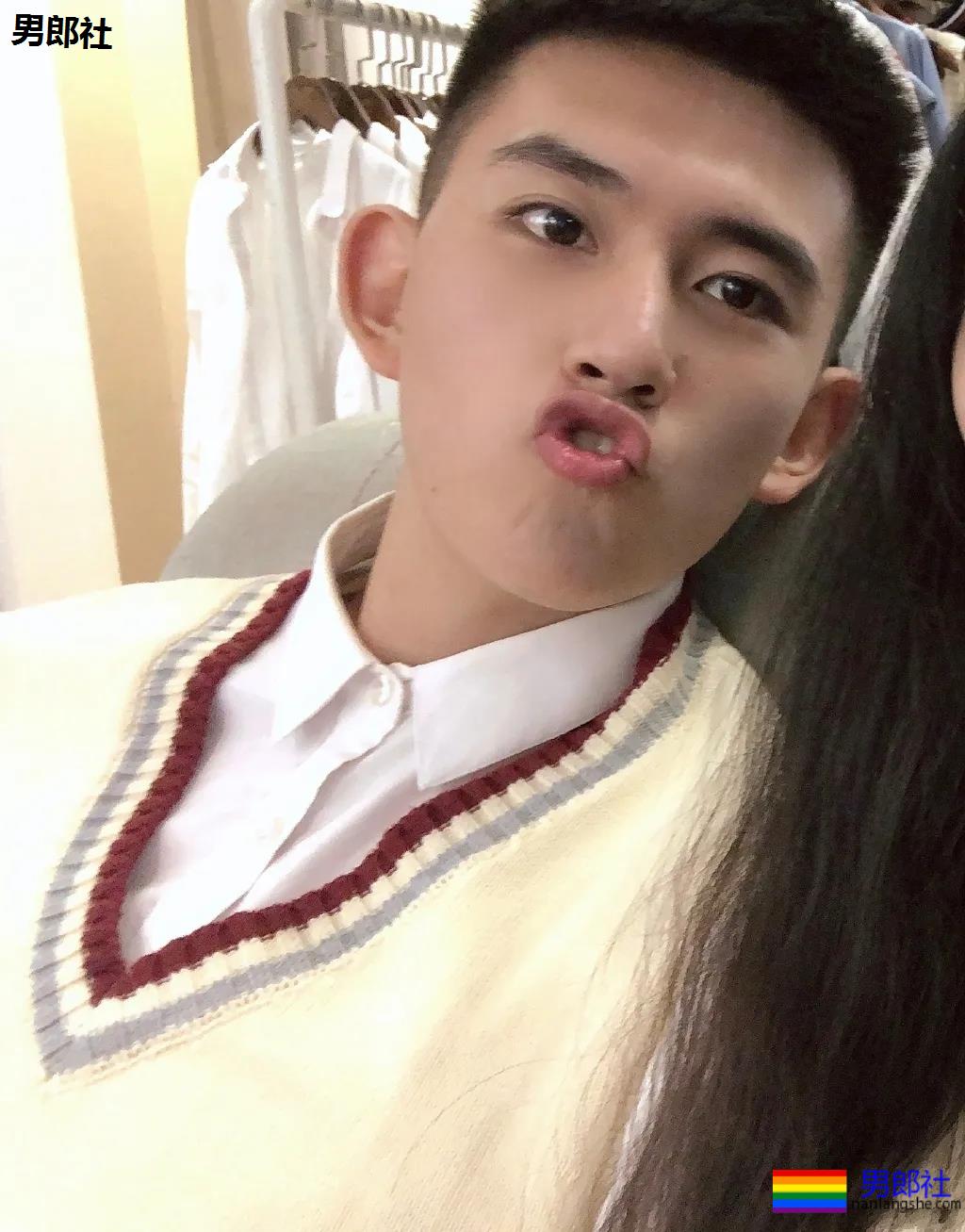 00后汕大篮球体育生校草,2米03长腿大鼻子,这个直男奶凶! - 51虹马 00后汕大篮球体育生校草,2米03长腿大鼻子,这个直男奶凶! - 51虹马