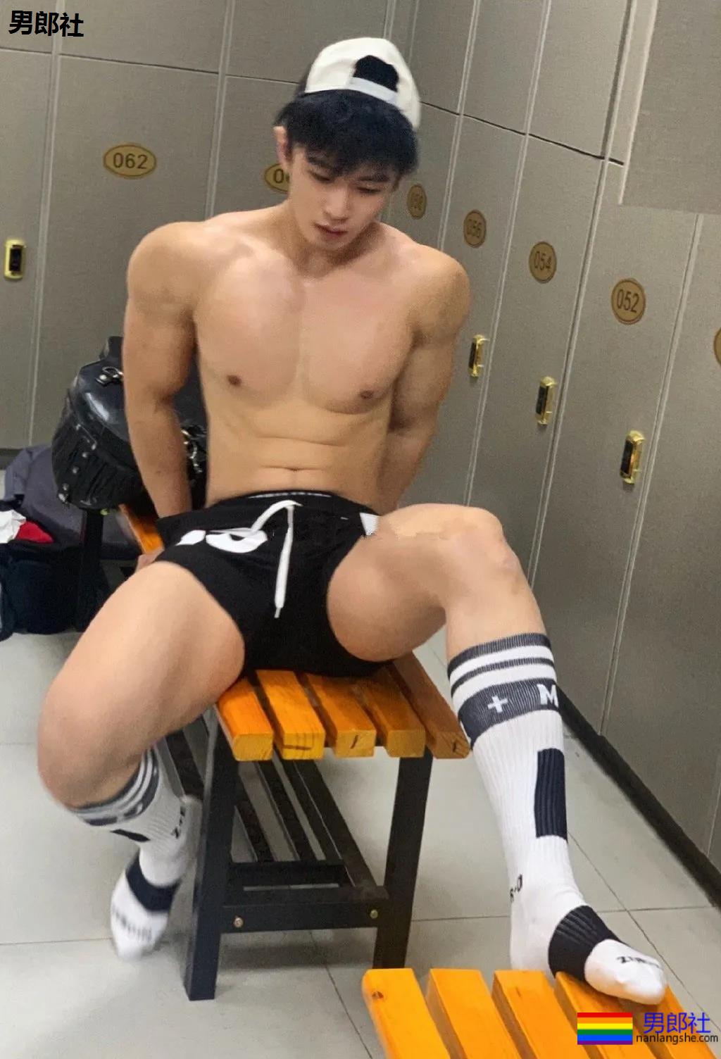 更衣室被爆的纯1体育生~-51虹马