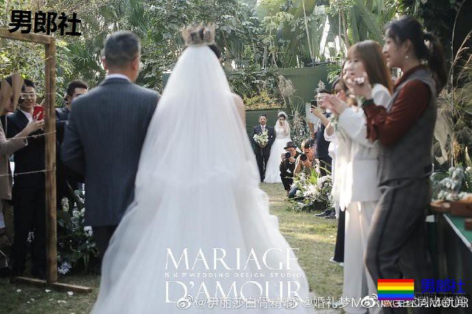 中国女舞蹈演员公开同性婚礼照，引发热议 - 51虹马