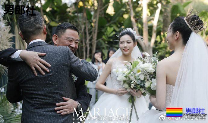 中国女舞蹈演员公开同性婚礼照，引发热议 - 51虹马