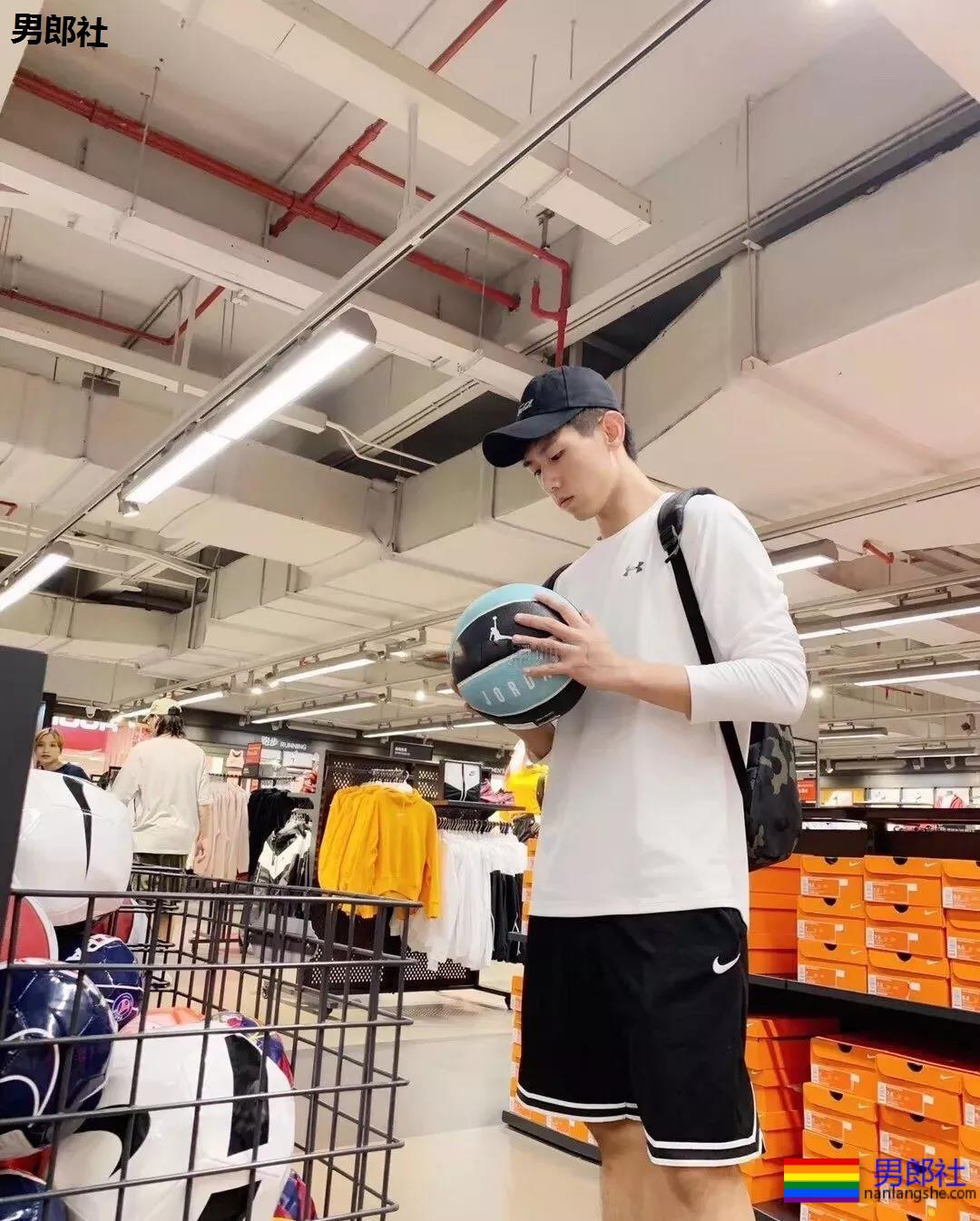 单眼皮篮球体育生，超可的校草男神-51虹马