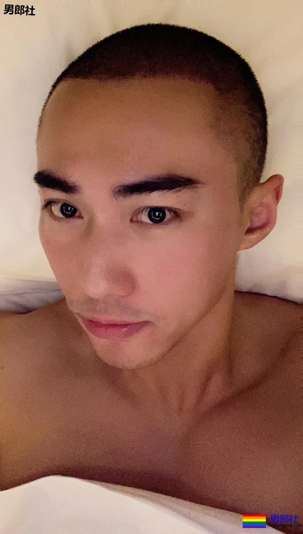 寸头短裤筋肉男浴缸照走红!后翘大胸腹肌好身材,A炸了! - 51虹马 寸头短裤筋肉男浴缸照走红!后翘大胸腹肌好身材,A炸了! - 51虹马